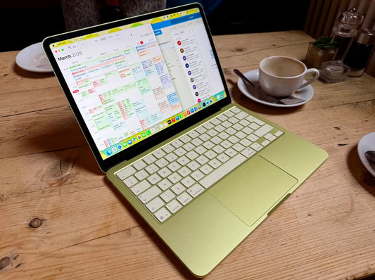 Apple Macbook Neo 13 Polegadas / 8 Gb Ram / 256 Gb SSD / Sem Touch ID / Cores: Blush, Cítrus, Índigo e Silver